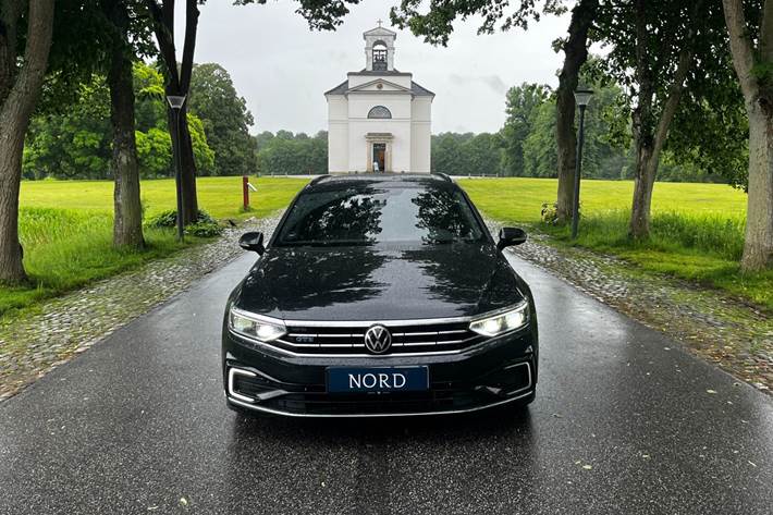 Sort VW Passat fra 2021