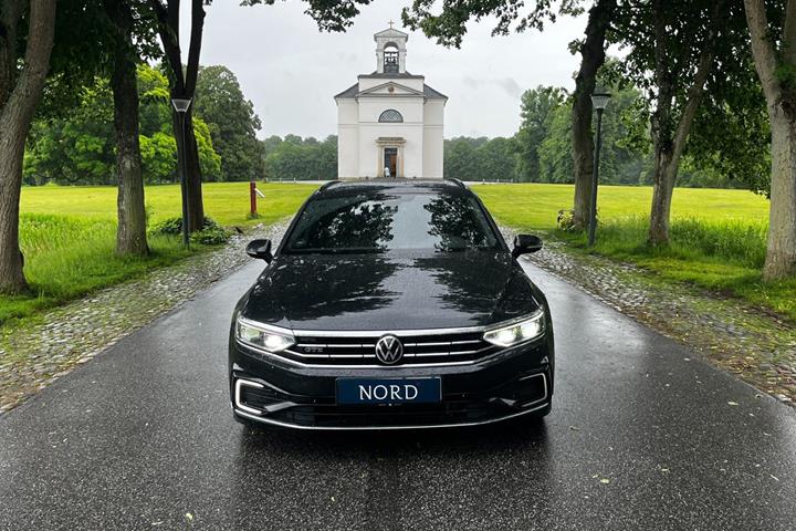 Sort VW Passat fra 2021