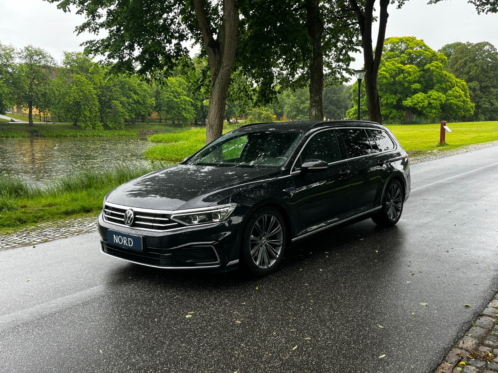 Sort VW Passat fra 2021