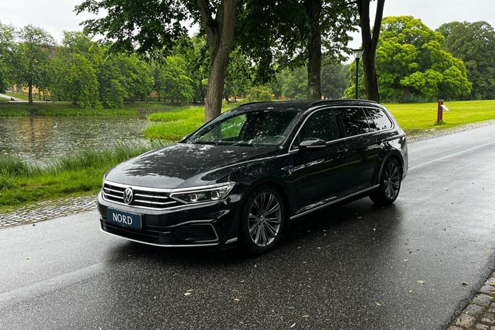 Sort VW Passat fra 2021