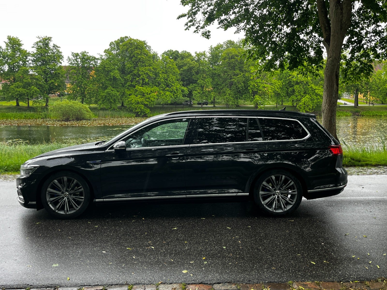 Sort VW Passat fra 2021