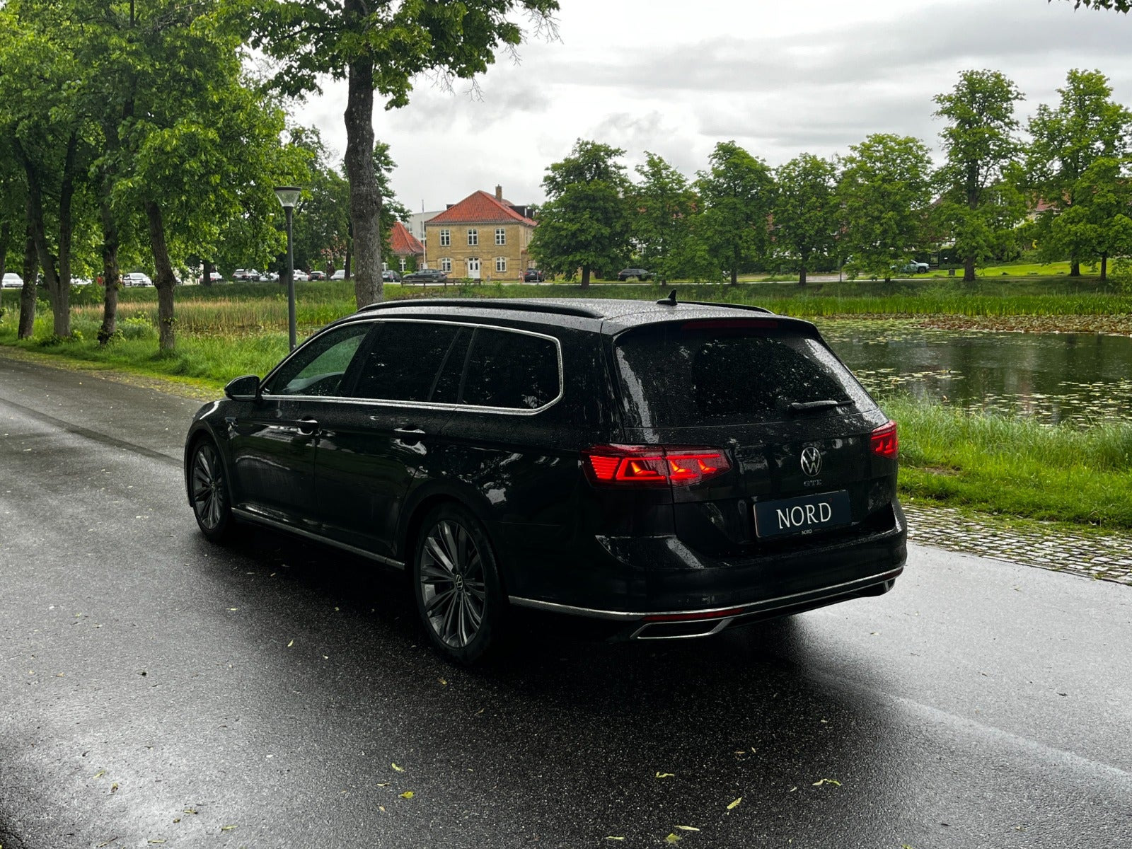 Sort VW Passat fra 2021
