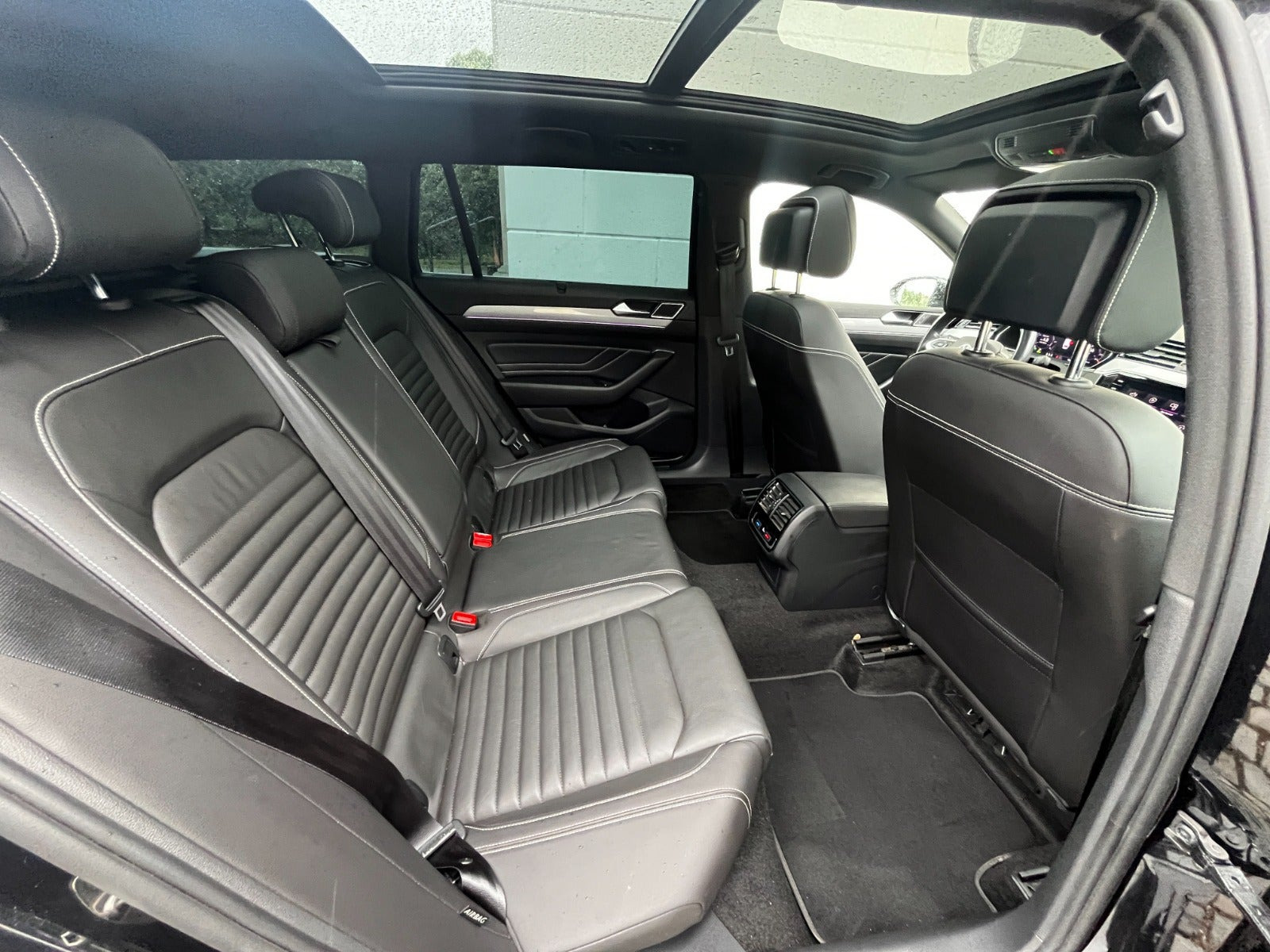 Sort VW Passat fra 2021