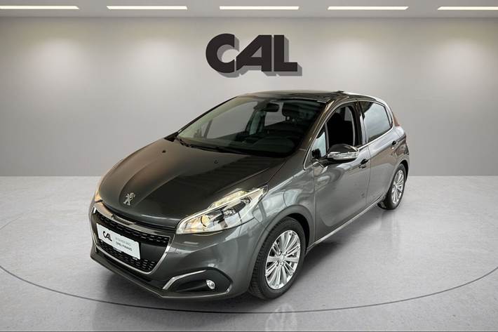 Grå Peugeot 208 fra 2018 set udefra