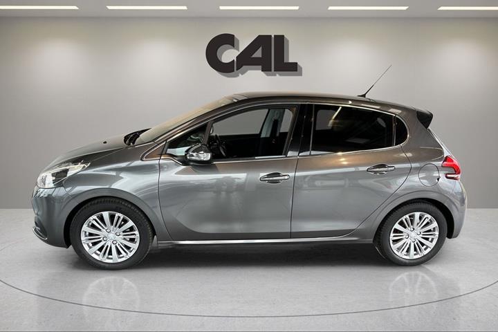 Grå Peugeot 208 fra 2018