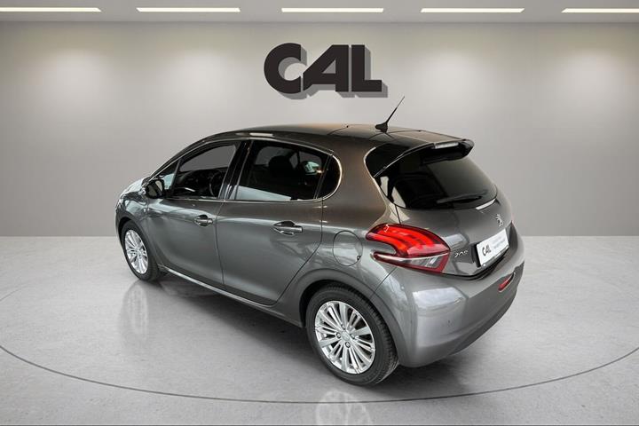 Grå Peugeot 208 fra 2018