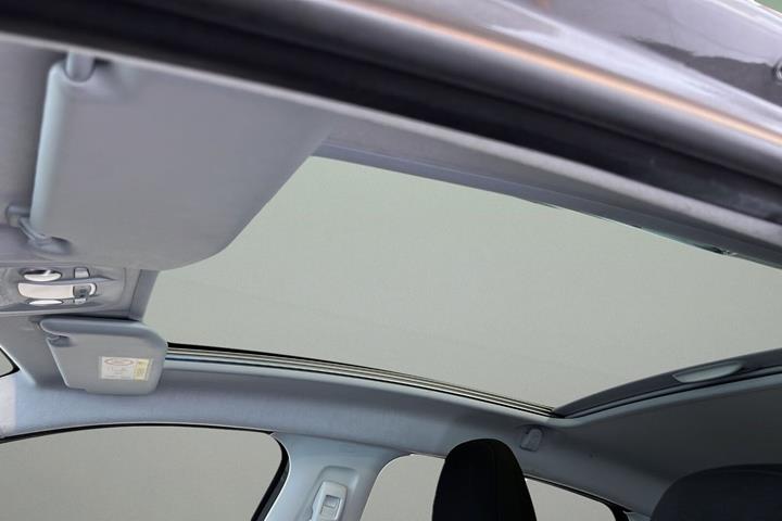 Grå Peugeot 208 fra 2018