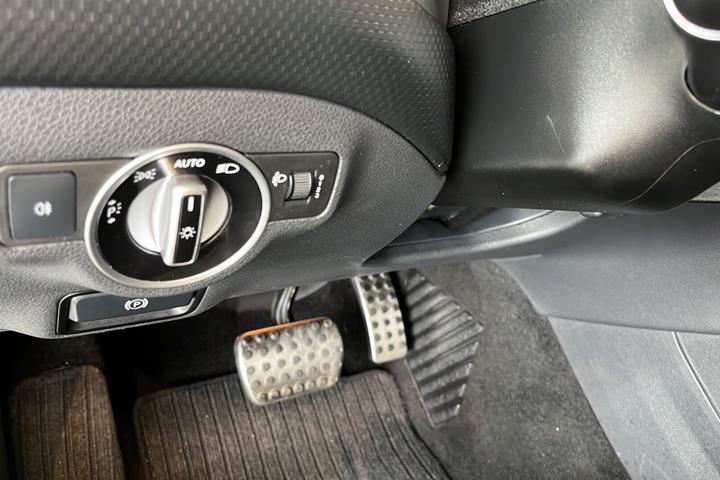 Hvid Mercedes A200 fra 2013