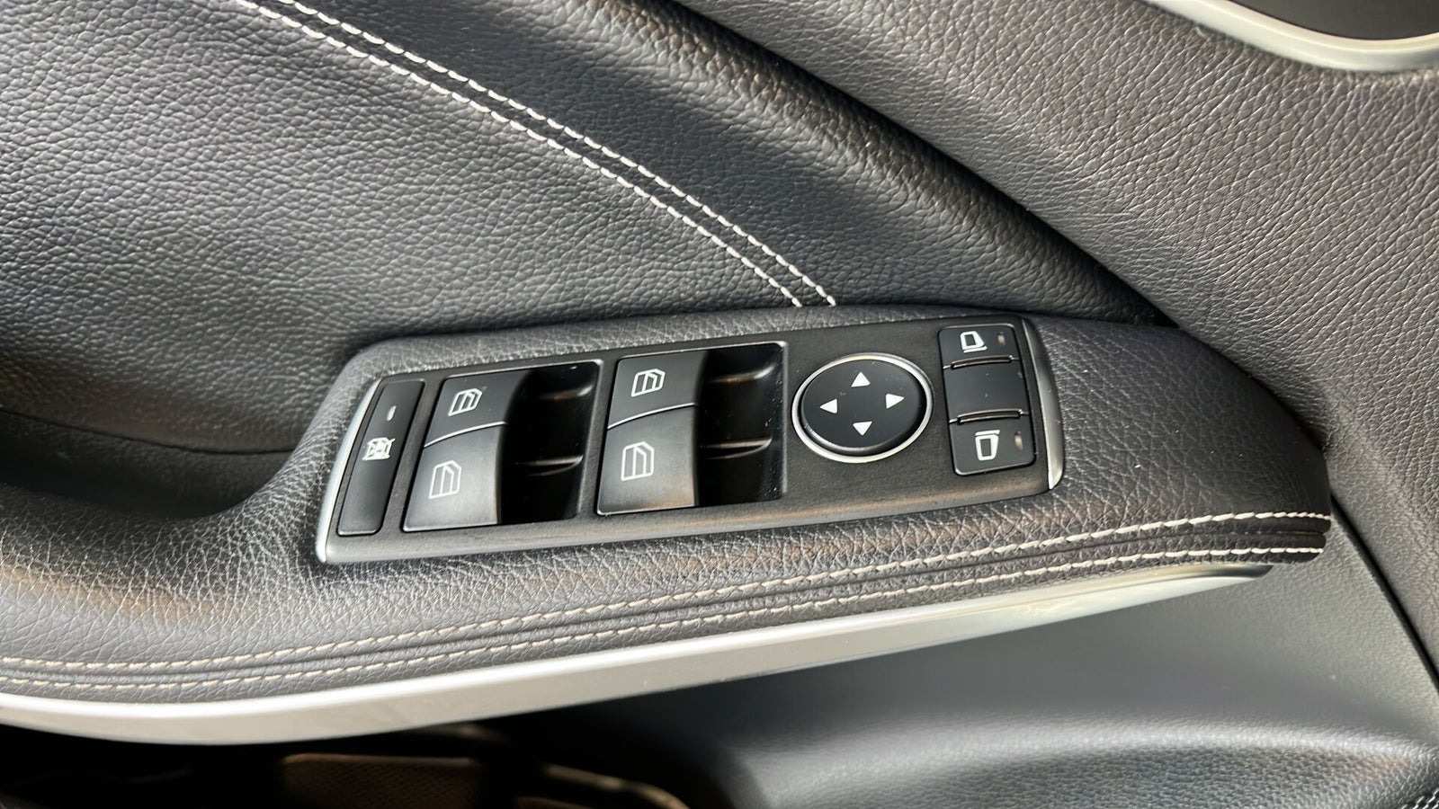 Hvid Mercedes A200 fra 2013