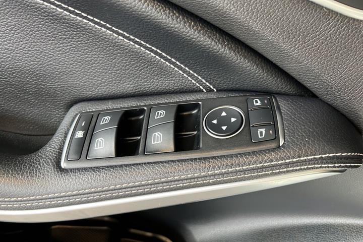 Hvid Mercedes A200 fra 2013