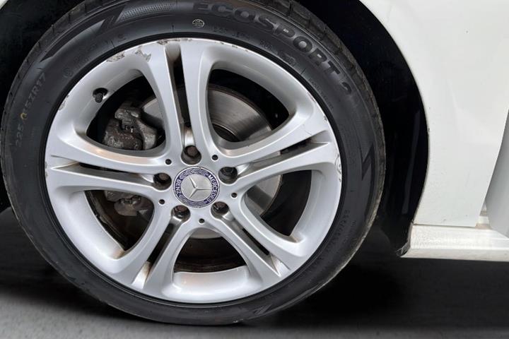 Hvid Mercedes A200 fra 2013