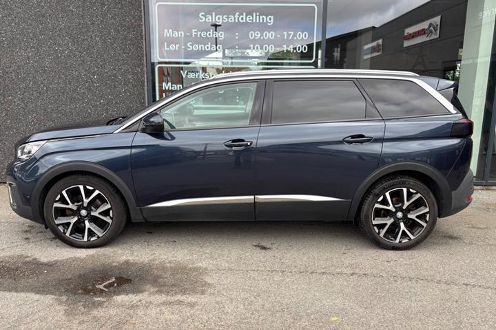 Blå Peugeot 5008 fra 2018