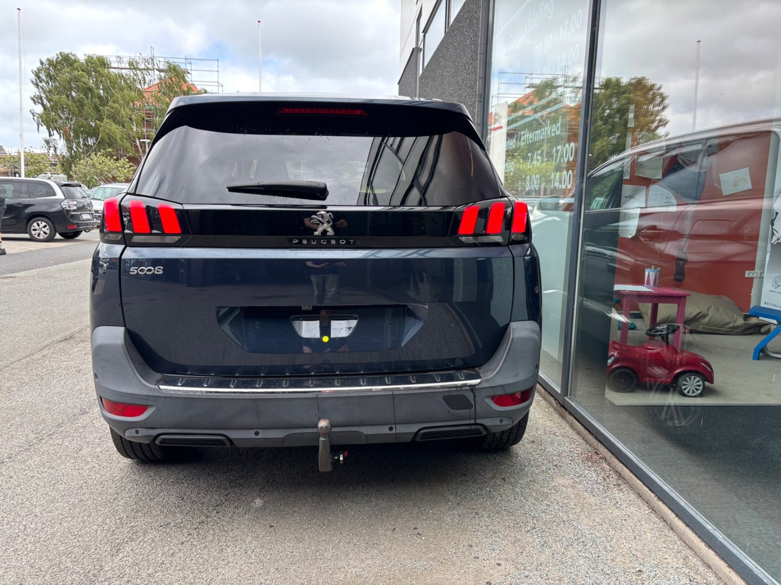 Blå Peugeot 5008 fra 2018
