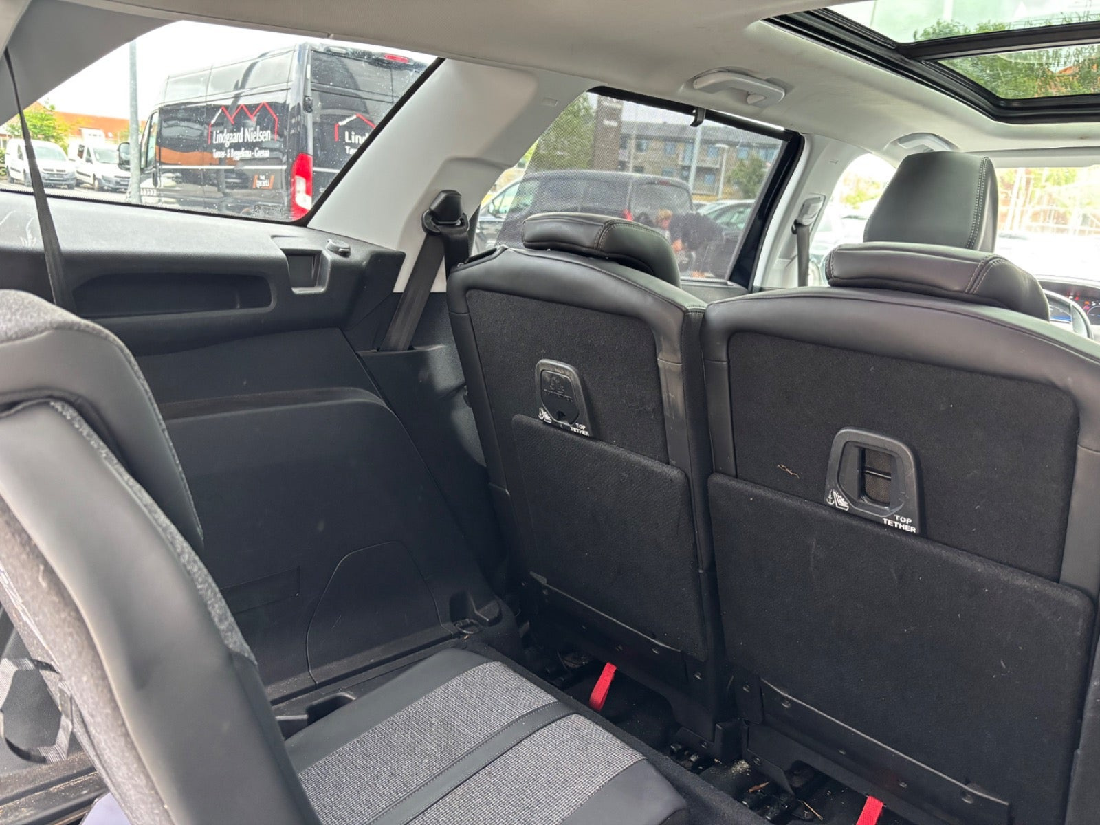 Blå Peugeot 5008 fra 2018