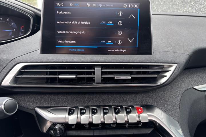 Blå Peugeot 5008 fra 2018