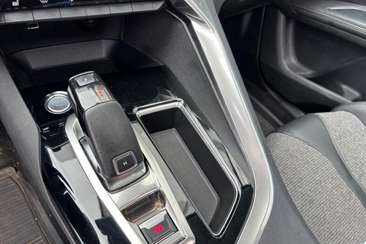 Blå Peugeot 5008 fra 2018