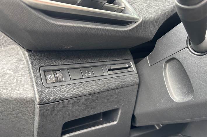 Blå Peugeot 5008 fra 2018
