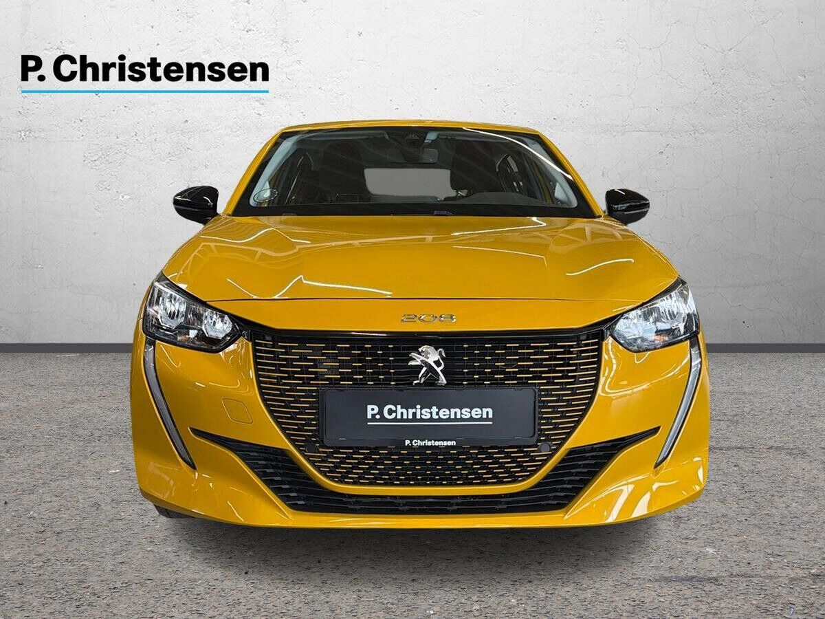 Gul Peugeot e-208 fra 2023