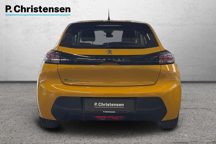 Gul Peugeot e-208 fra 2023