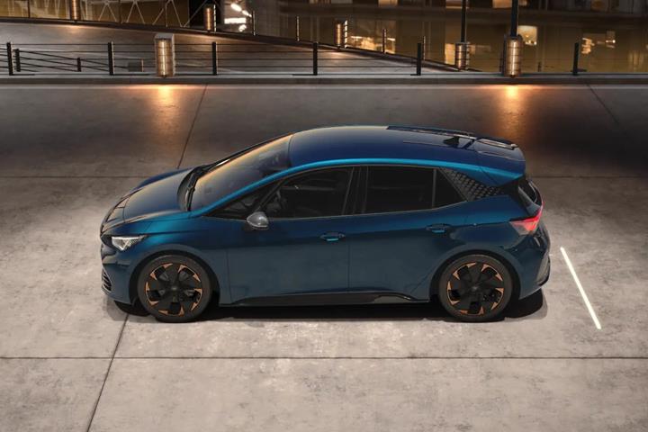 Blå Cupra Born fra 2022