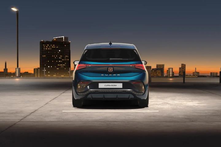 Blå Cupra Born fra 2022