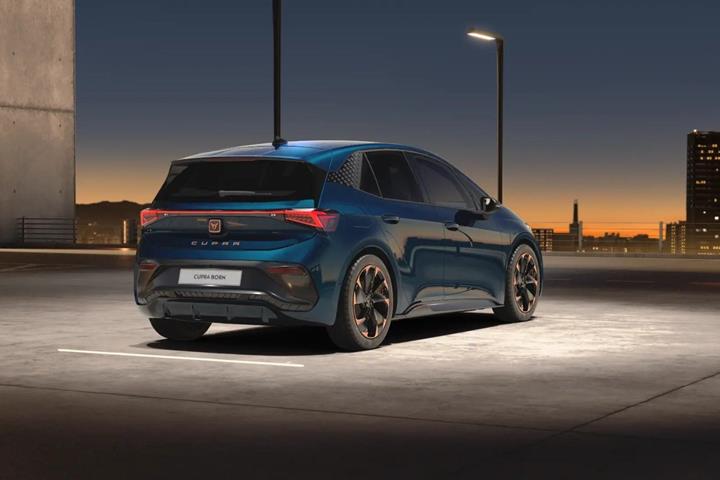 Blå Cupra Born fra 2022
