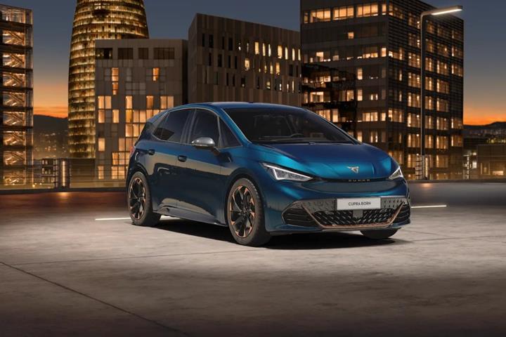 Blå Cupra Born fra 2022