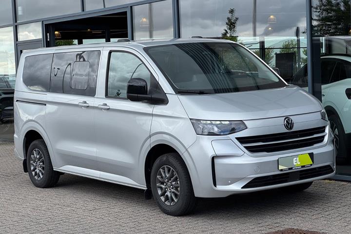 Sølv VW e-Caravelle fra 2025 set udefra