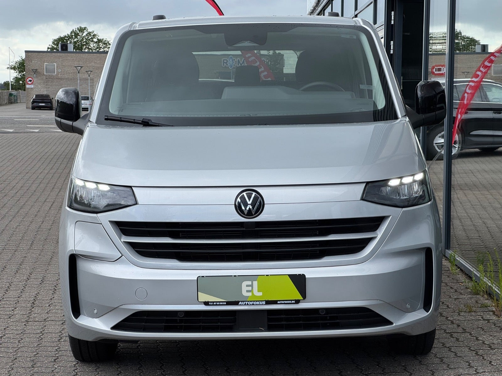 Sølv VW e-Caravelle fra 2025