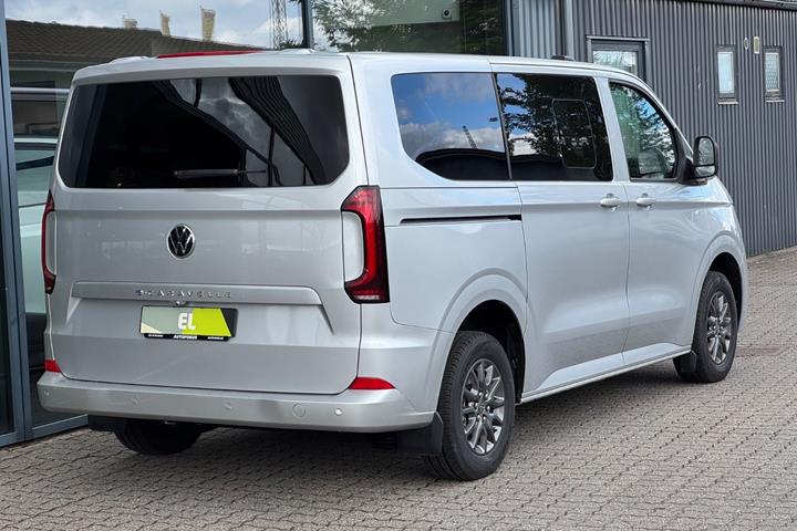 Sølv VW e-Caravelle fra 2025