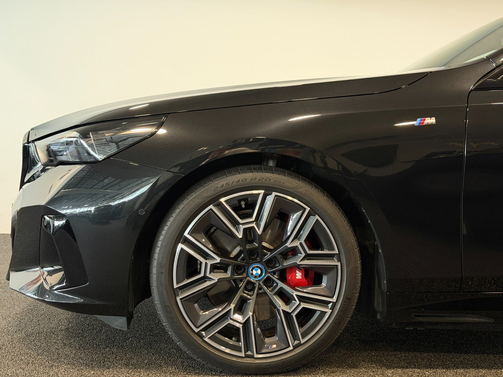 Sort BMW i5 fra 2024