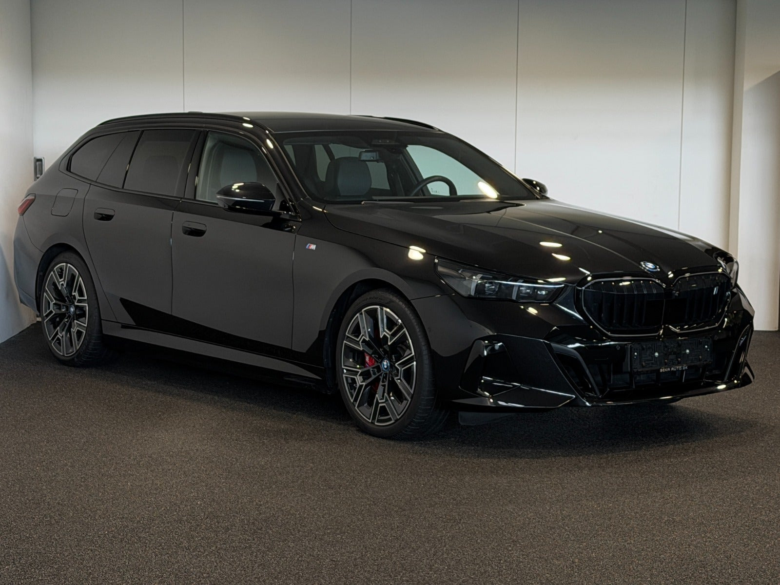 Sort BMW i5 fra 2024