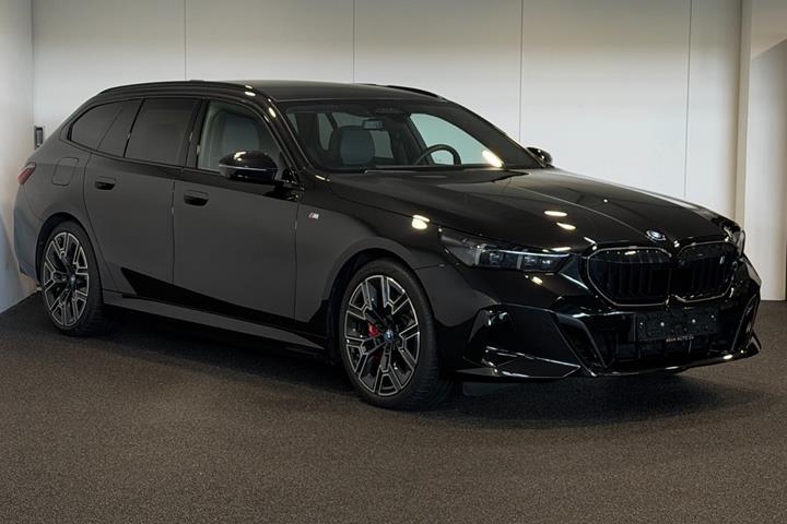 Sort BMW i5 fra 2024