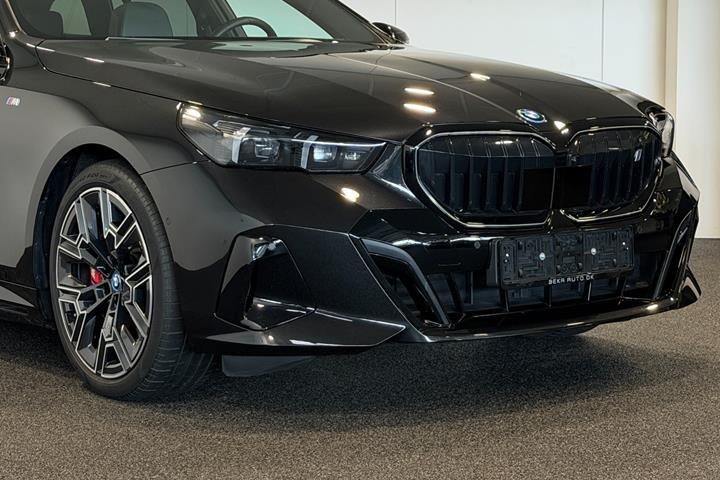 Sort BMW i5 fra 2024