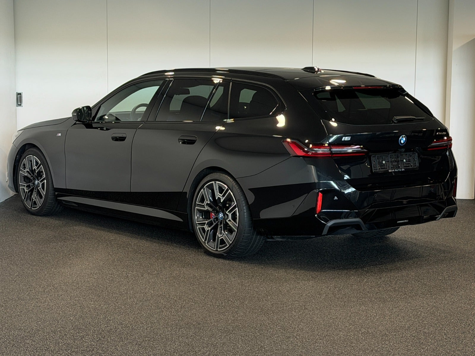 Sort BMW i5 fra 2024