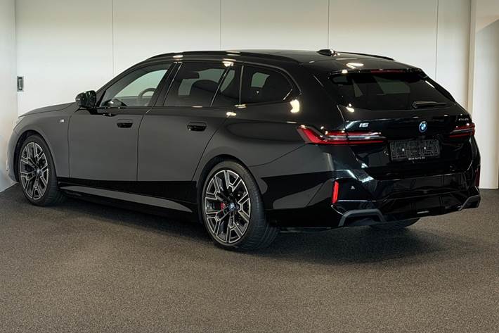 Sort BMW i5 fra 2024