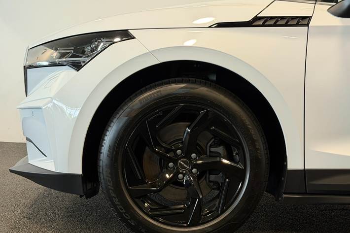 Hvid Skoda Enyaq fra 2022