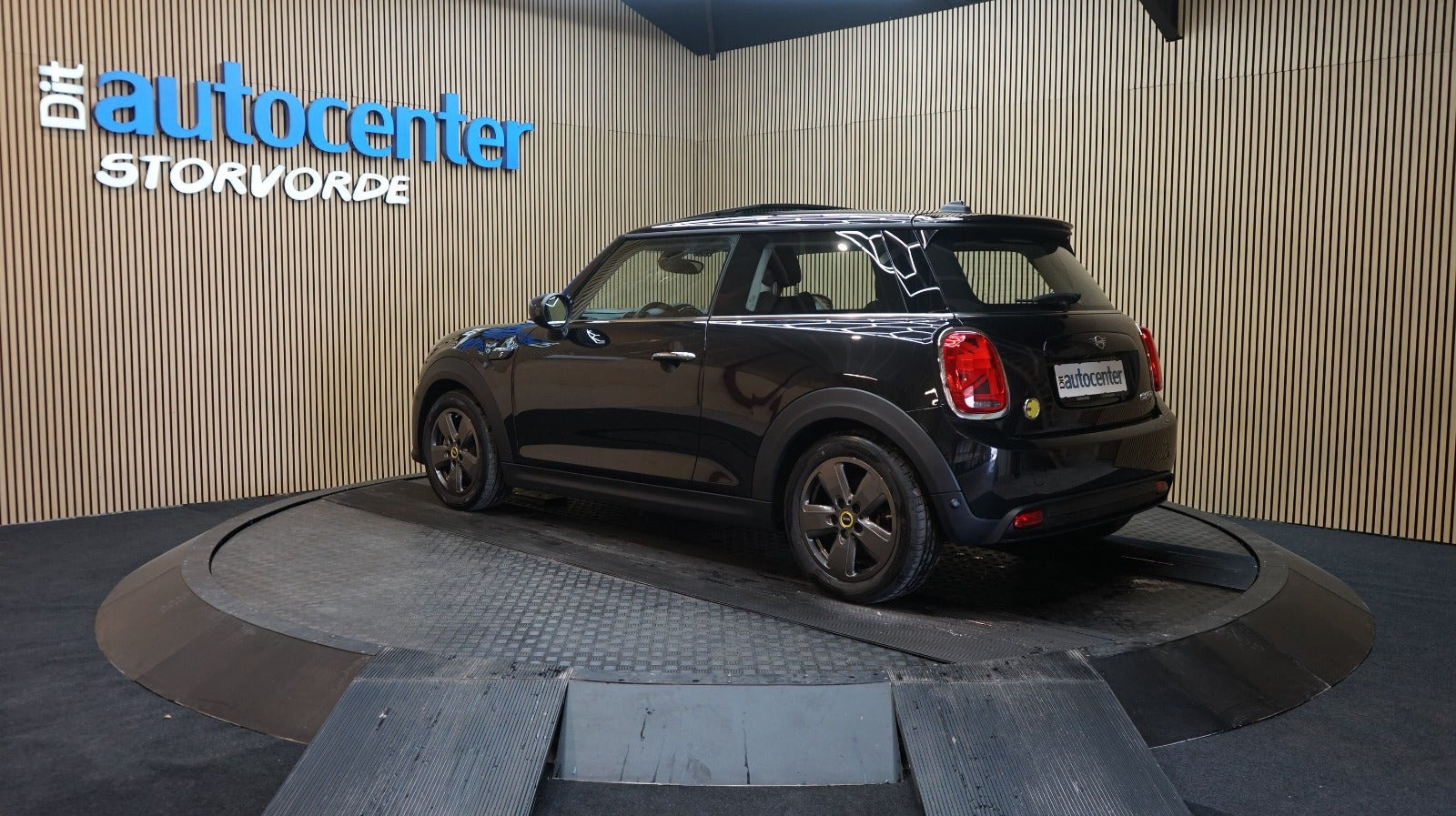 Sort Mini Cooper SE fra 2023