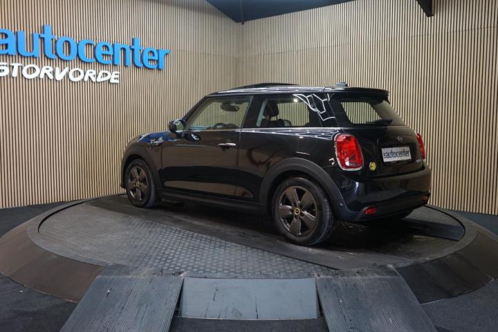 Sort Mini Cooper SE fra 2023
