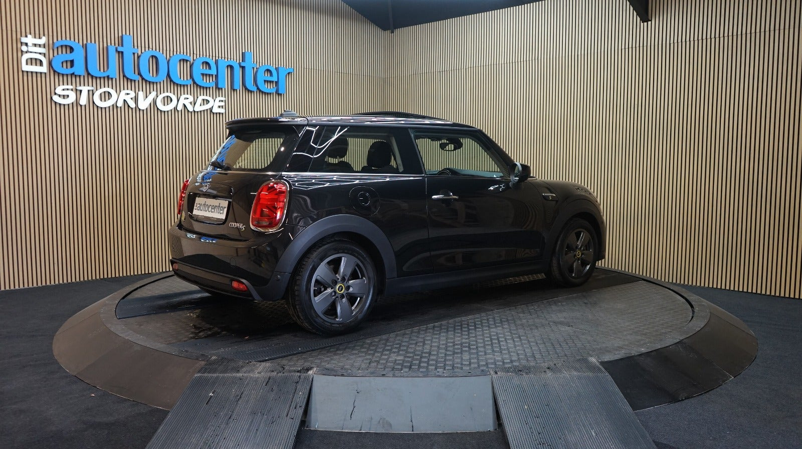 Sort Mini Cooper SE fra 2023