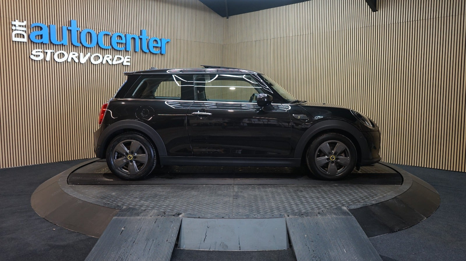 Sort Mini Cooper SE fra 2023