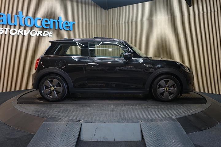 Sort Mini Cooper SE fra 2023