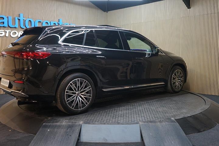 Sort Mercedes EQS450+ SUV fra 2023