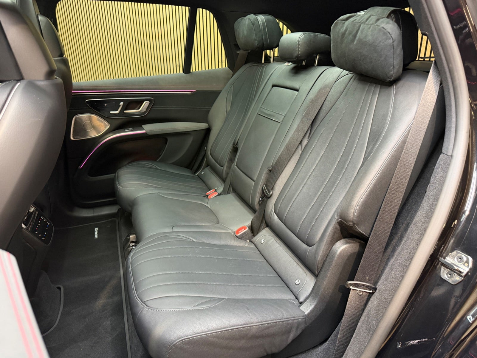 Sort Mercedes EQS450+ SUV fra 2023
