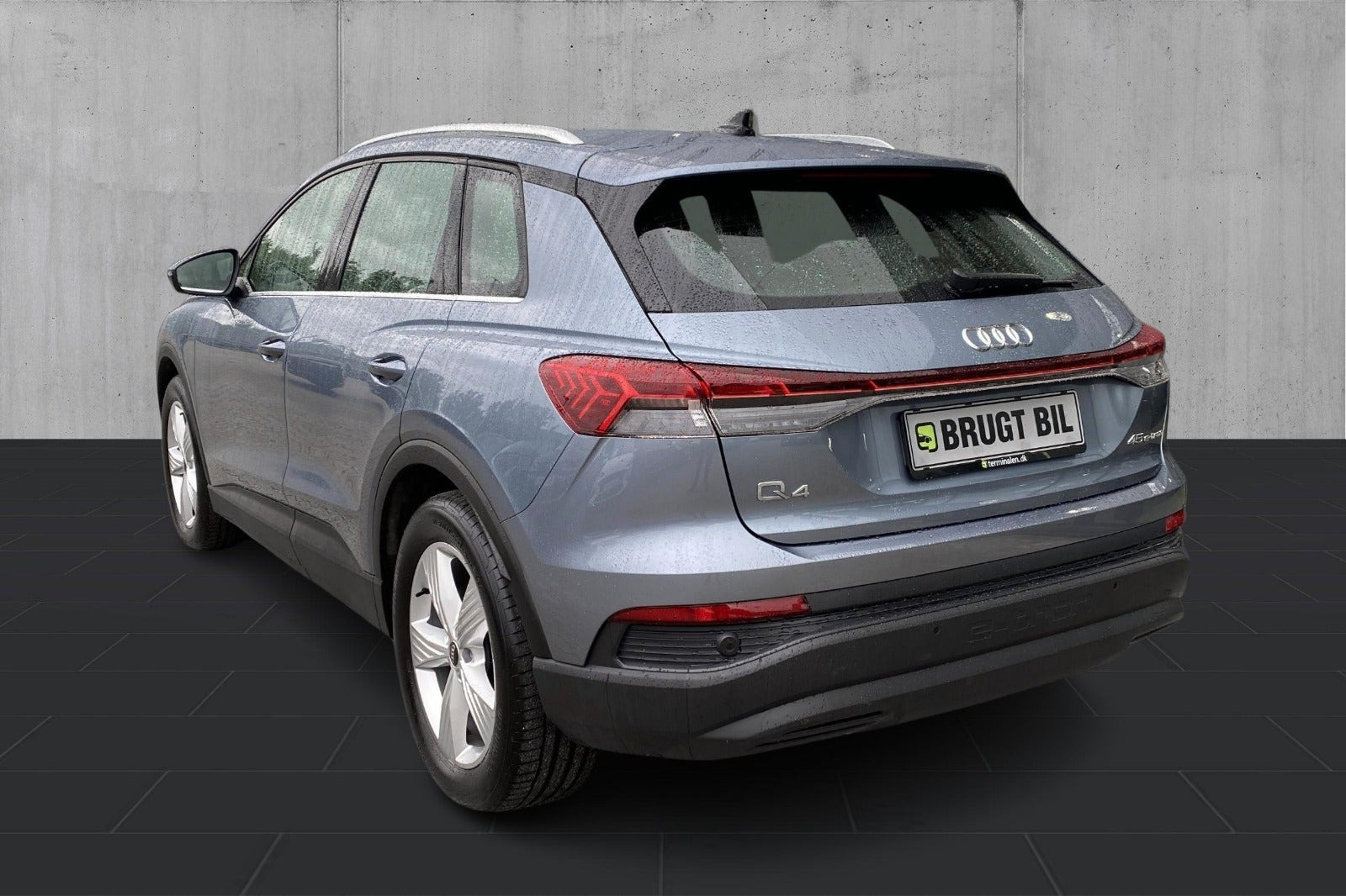 Grå Audi Q4 e-tron fra 2024