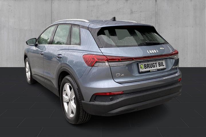 Grå Audi Q4 e-tron fra 2024