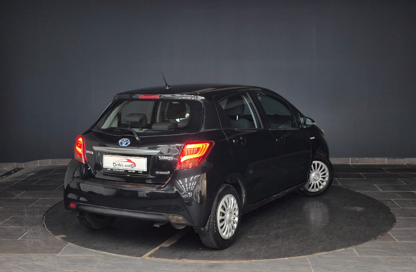 Sort Toyota Yaris fra 2015