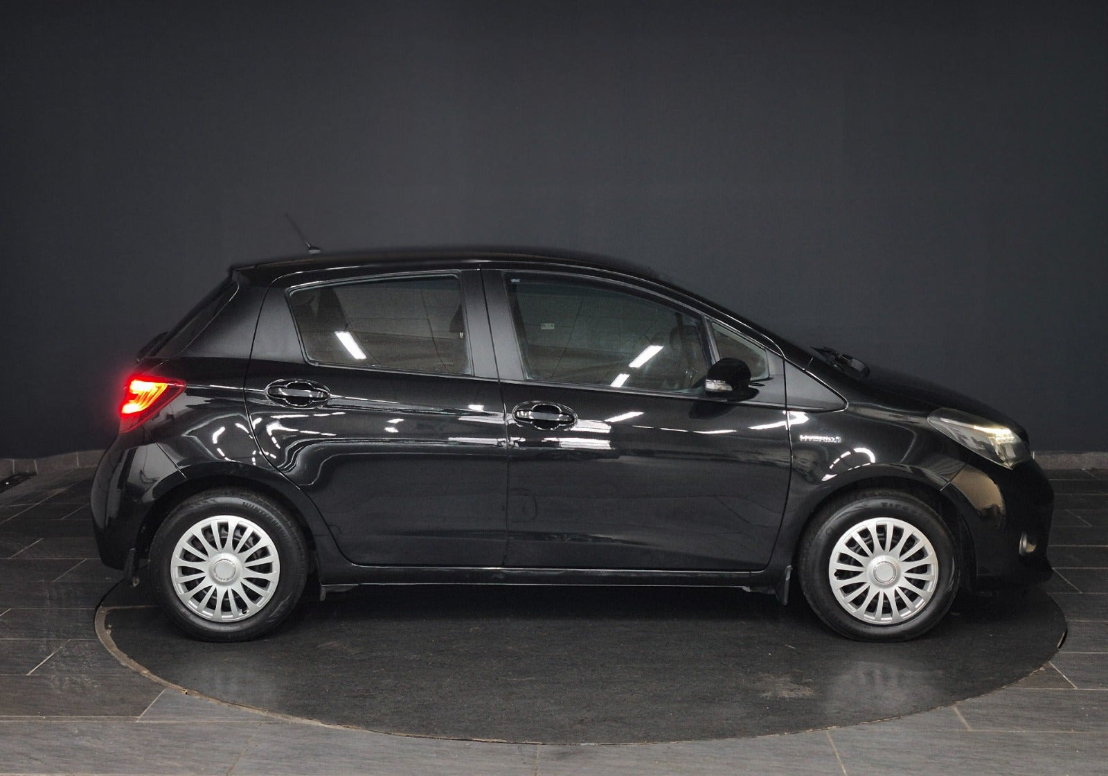 Sort Toyota Yaris fra 2015