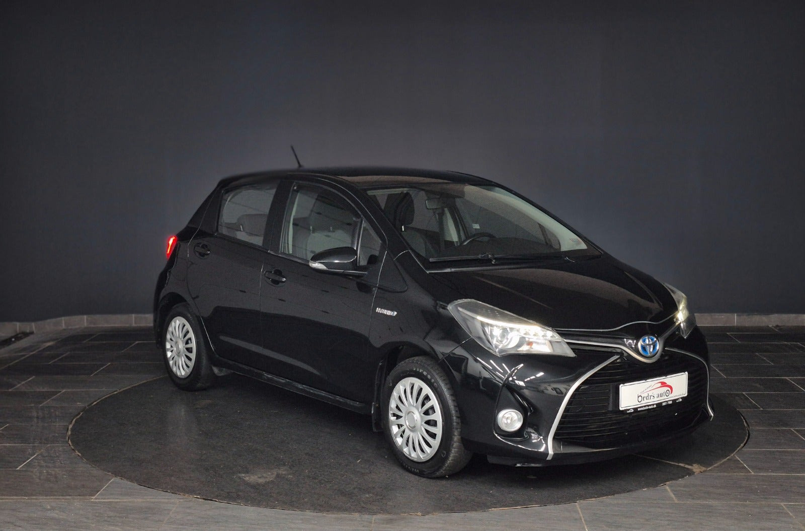 Sort Toyota Yaris fra 2015