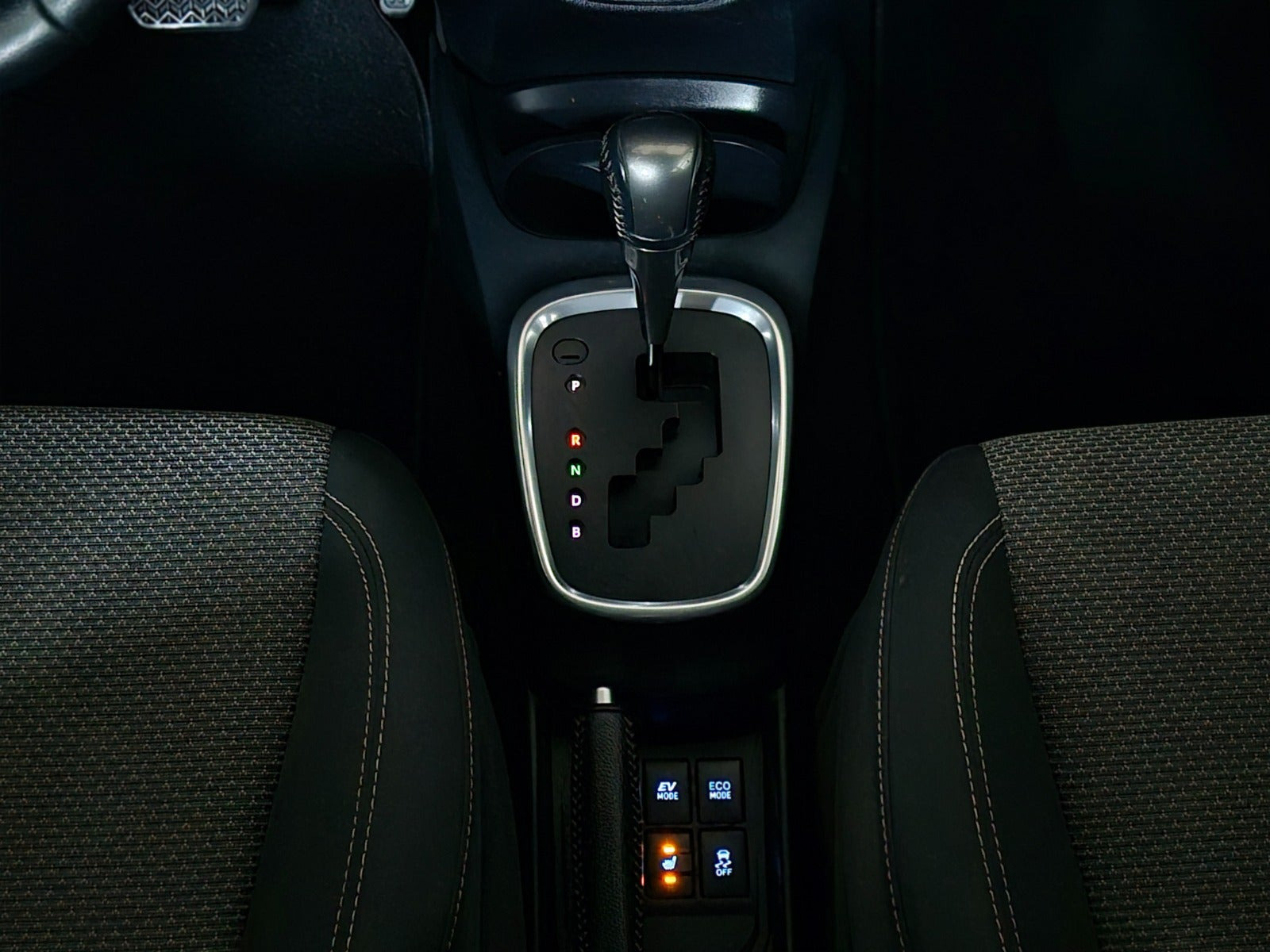 Sort Toyota Yaris fra 2015